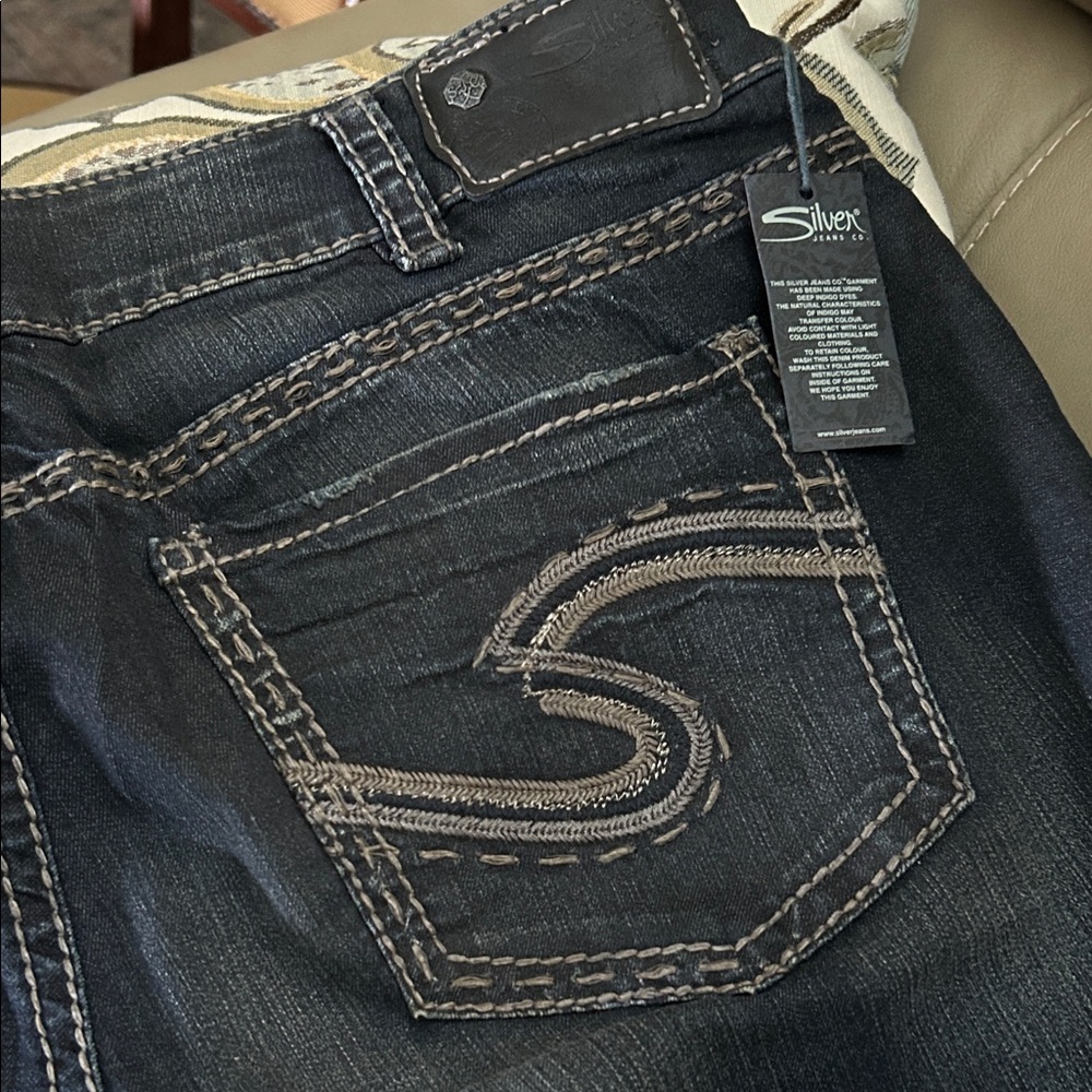 Silver Jeans Dark Indigo  Jeans with Contrast Stitching - Picture 3 of 8